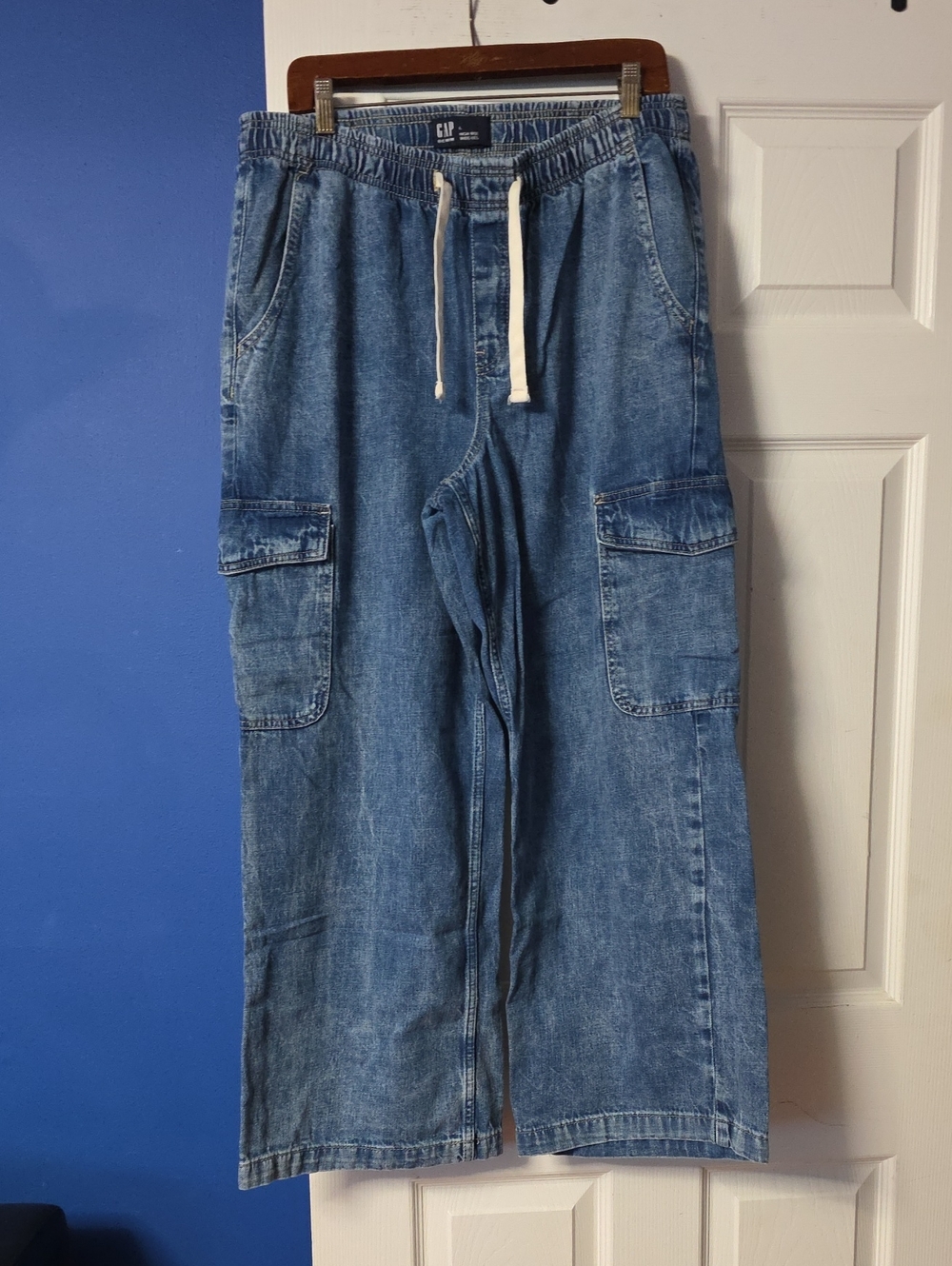 GAP Women’s Light Blue Relaxed Cargo Denim Joggers